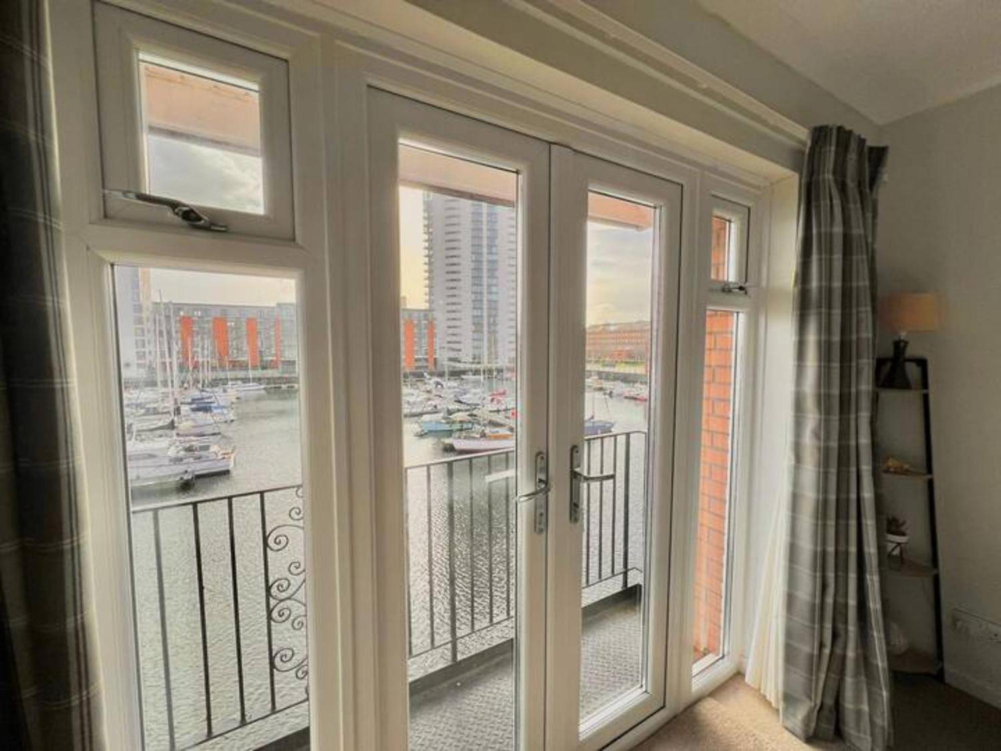 Pass The Keys Cosy Flat In Maritime Quarter Apartment Swansea
