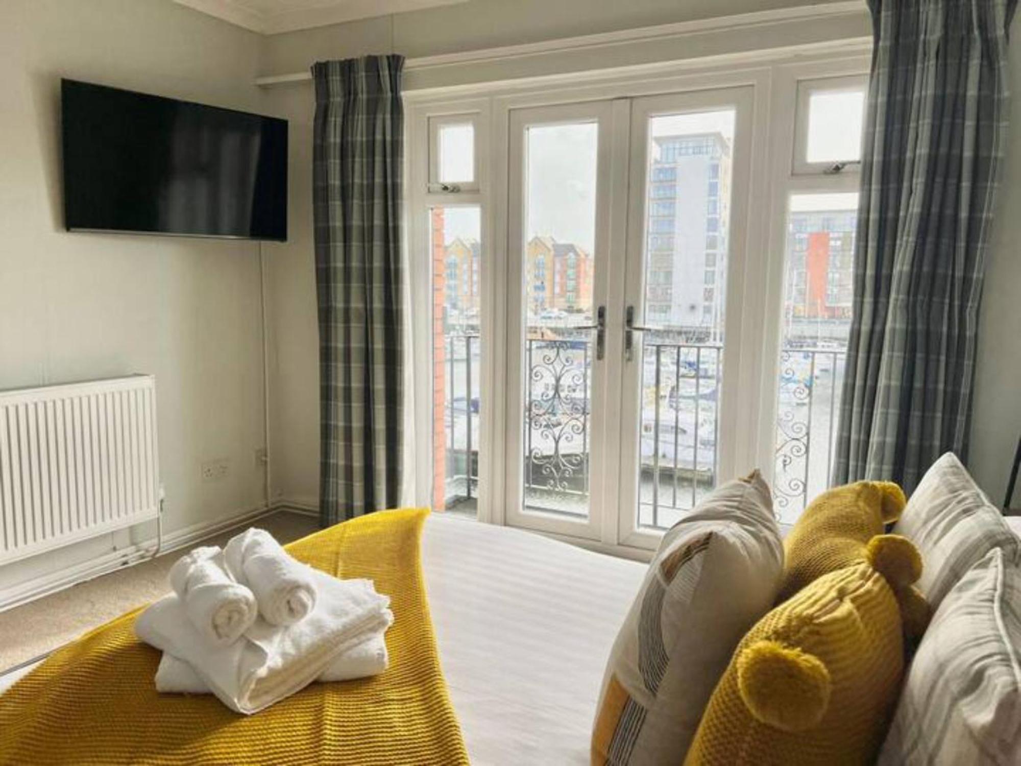 Pass The Keys Cosy Flat In Maritime Quarter Apartment *