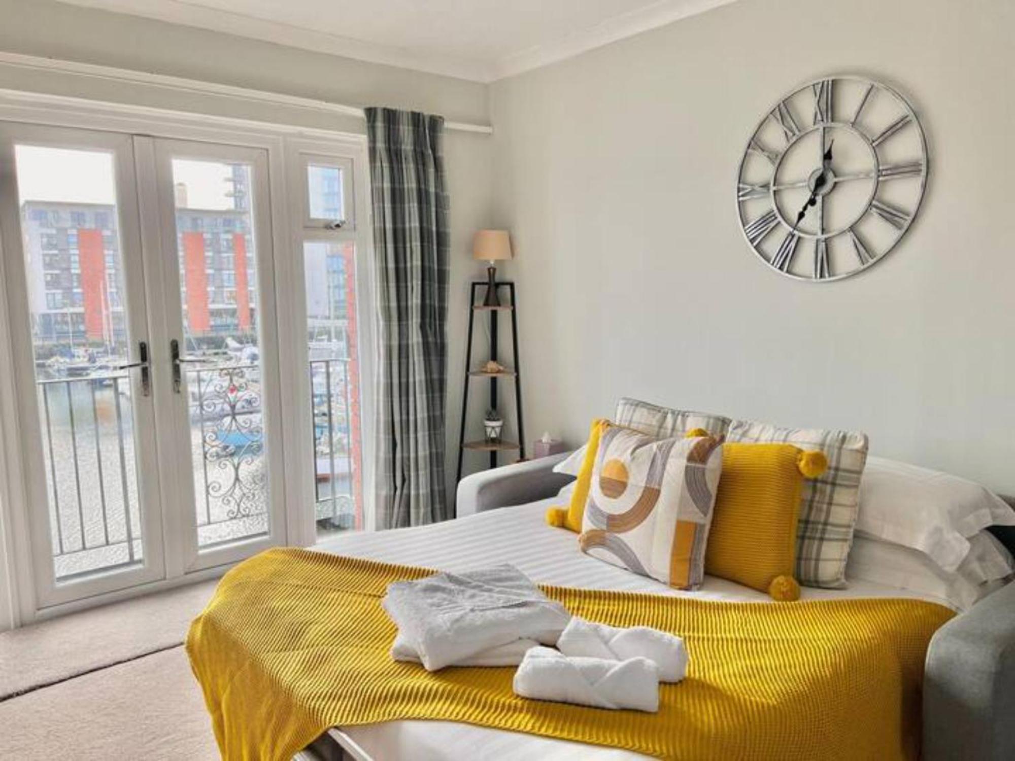 Pass The Keys Cosy Flat In Maritime Quarter Swansea