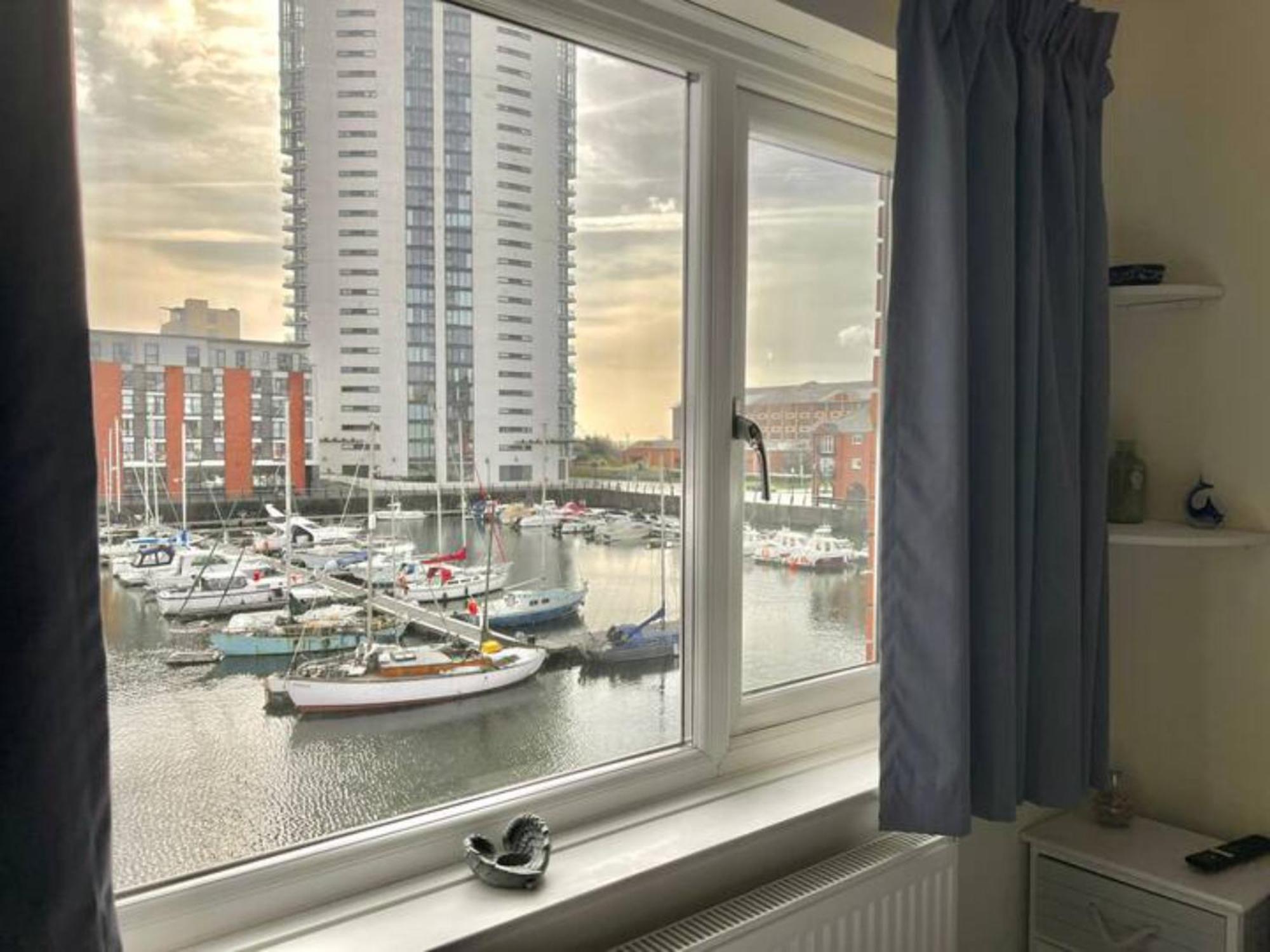 Pass The Keys Cosy Flat In Maritime Quarter *