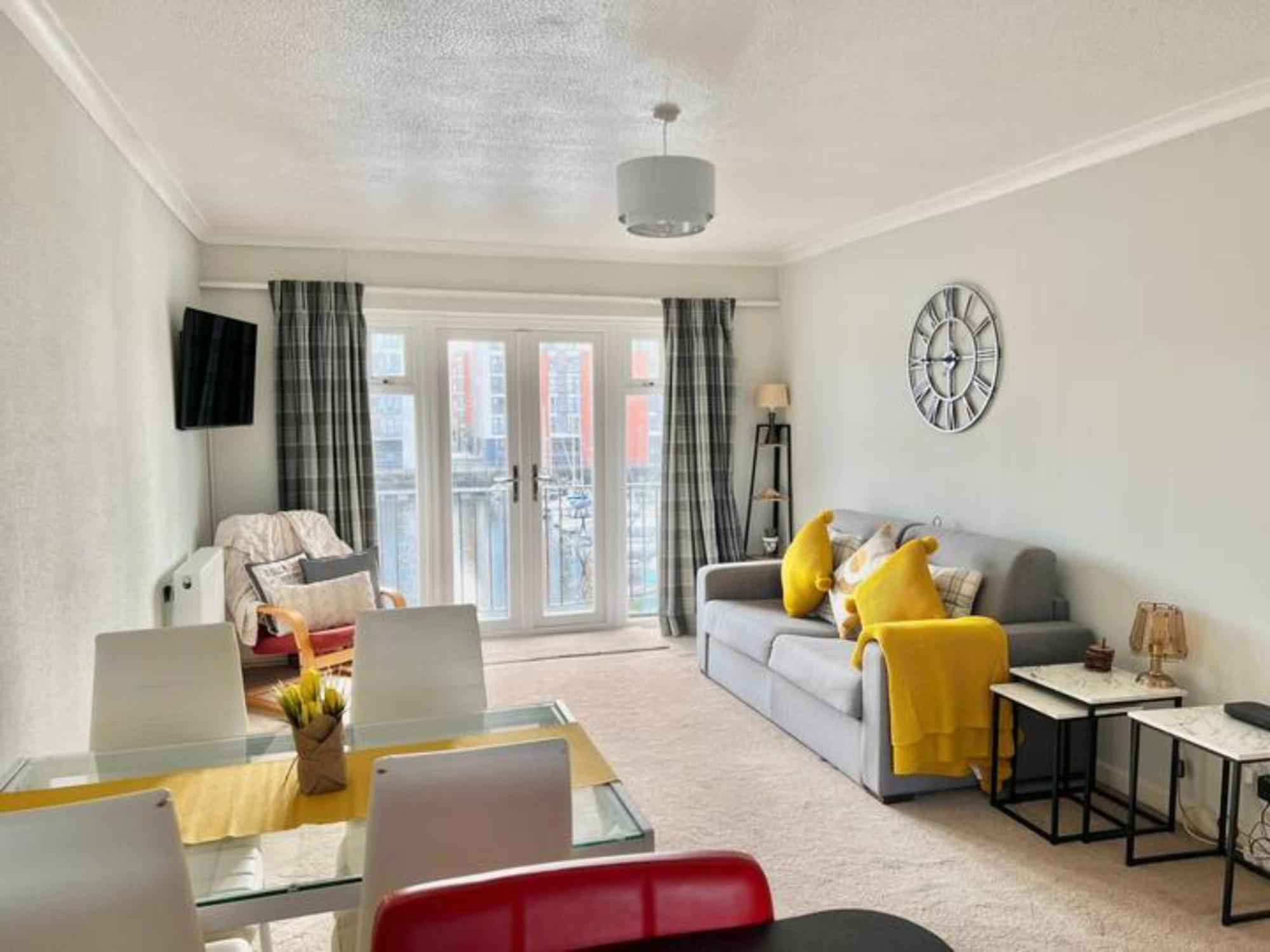 Pass The Keys Cosy Flat In Maritime Quarter Apartment Swansea