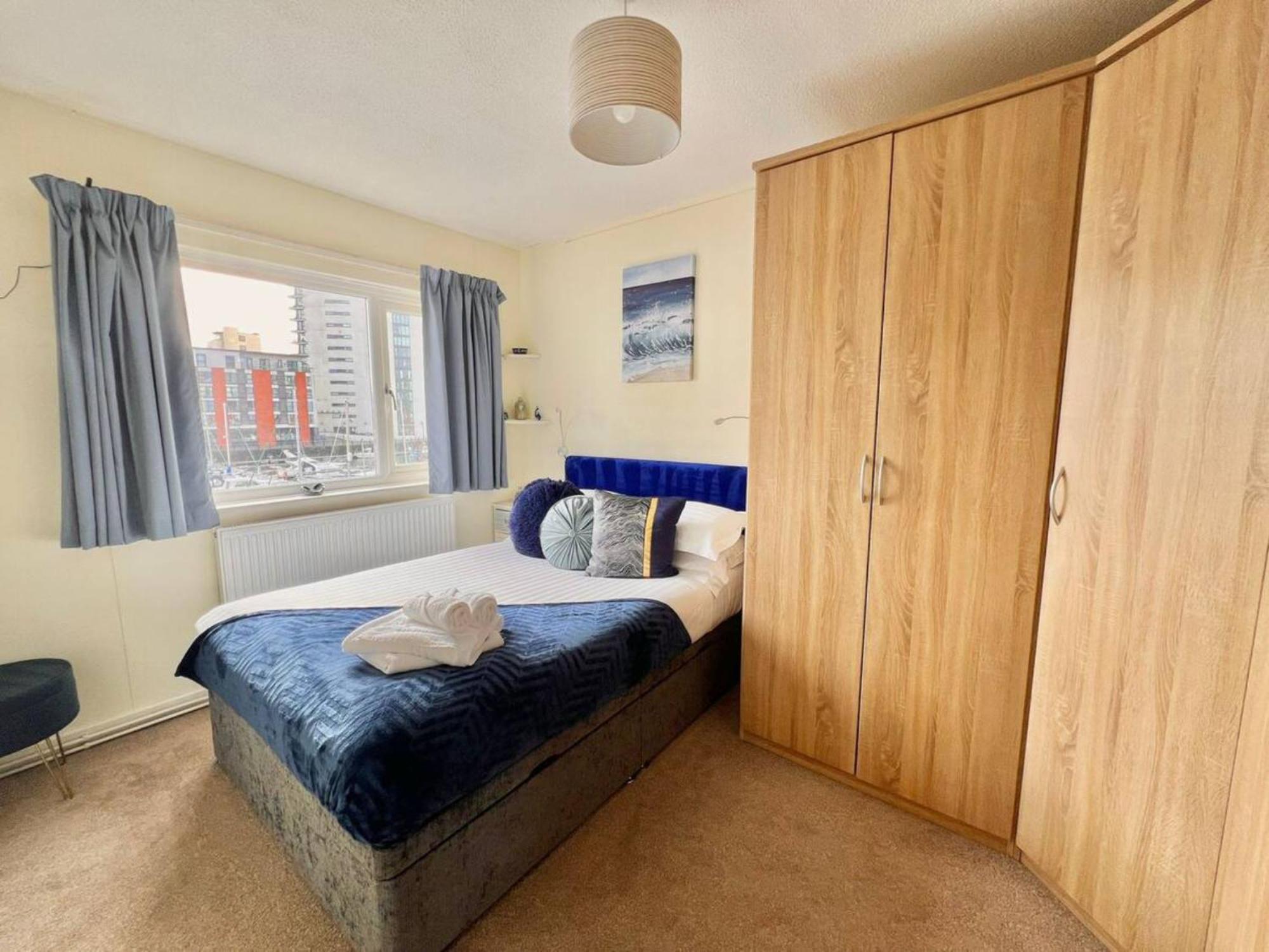 Pass The Keys Cosy Flat In Maritime Quarter Swansea