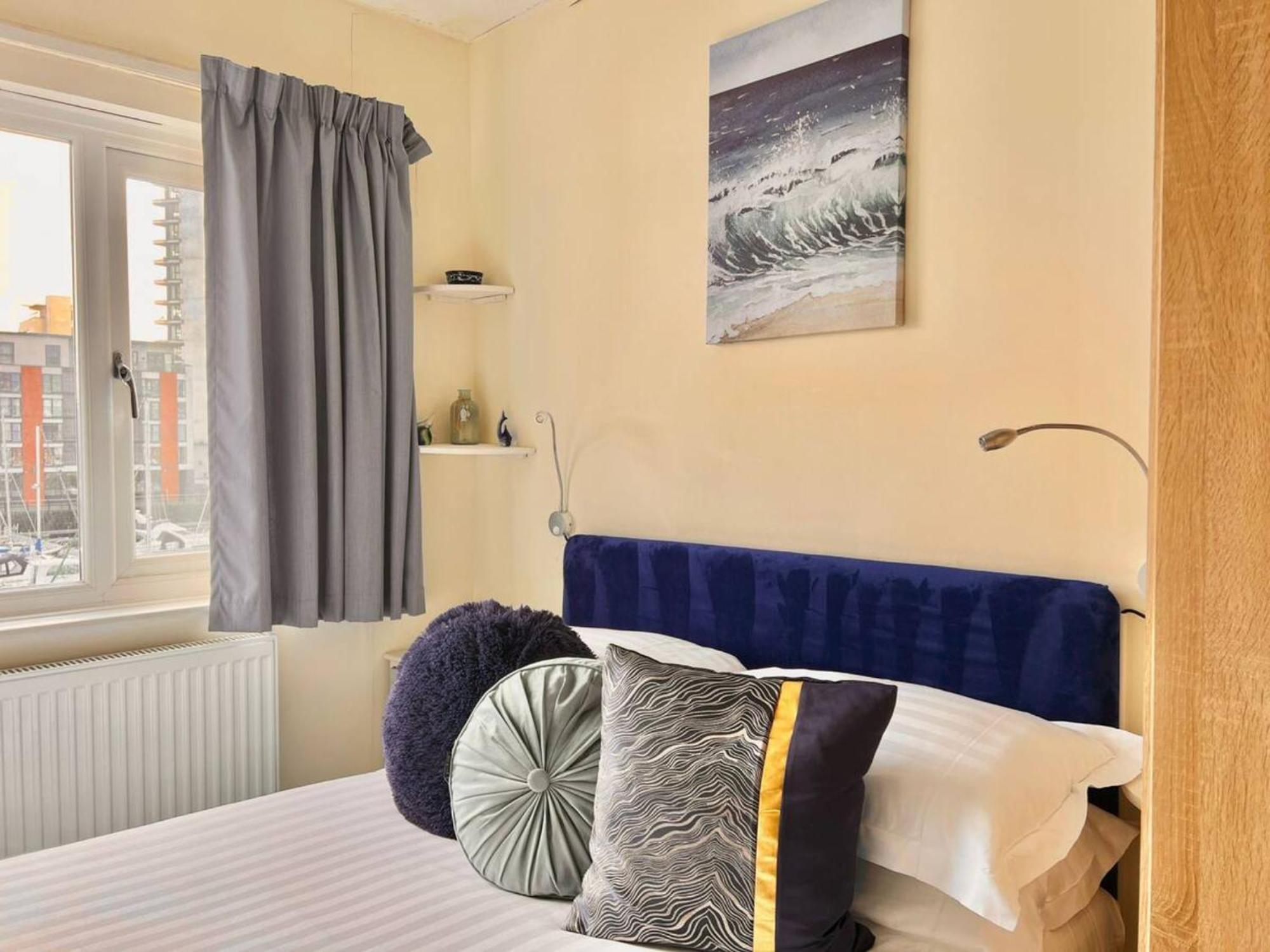 Apartment Pass The Keys Cosy Flat In Maritime Quarter Swansea